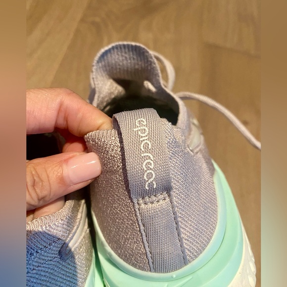 Nike Epic React Flyknit 2 in moon particle with teal tint, women’s size 6 - Picture 12 of 15